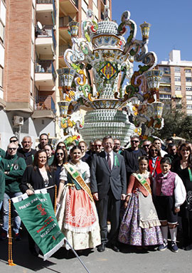 Ximo Puig visita a la gaiata 15 Sequiol, monumento ganador