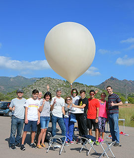 Un alumno de Bachillerato Internacional eleva un globo aerostático dos kilómetros para analizar variables meteorológicas