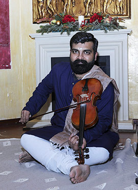 Actuación del violinista Dr. Arun Venkitaraman