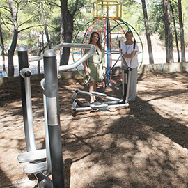Benicàssim instala un nuevo parque biosaludable en la zona de urbanizaciones